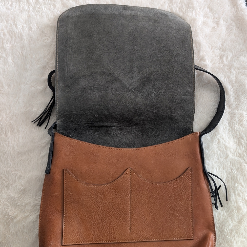 Leather Crossbody Bag in Brown - Classic Everyday Style - Picture 7 of 9